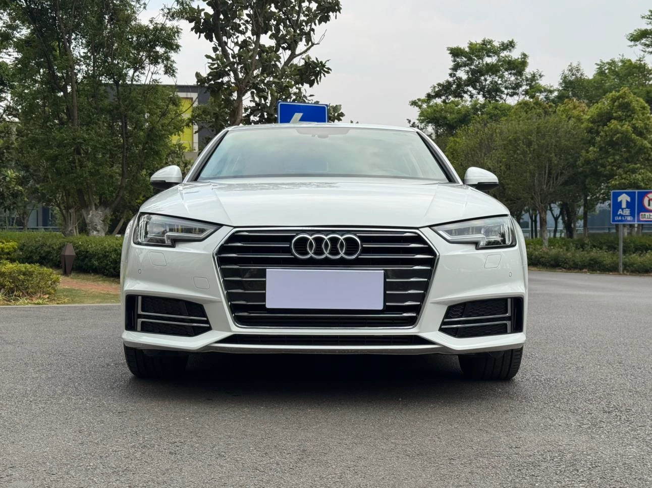 Audi A4L 40 TFSI Progressive - exterior