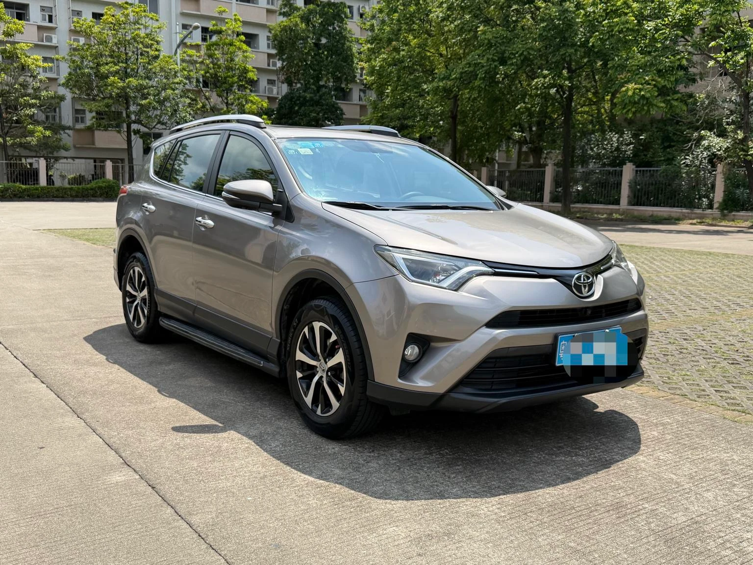 Toyota RAV4 CVT 2WD - exterior