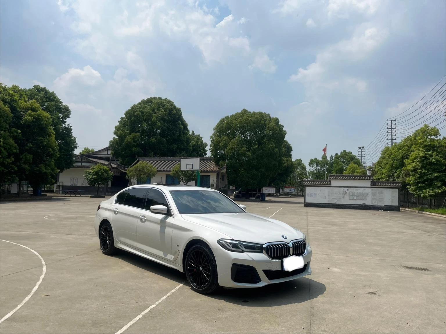  BMW 5 Series 530Li M Sport - exterior