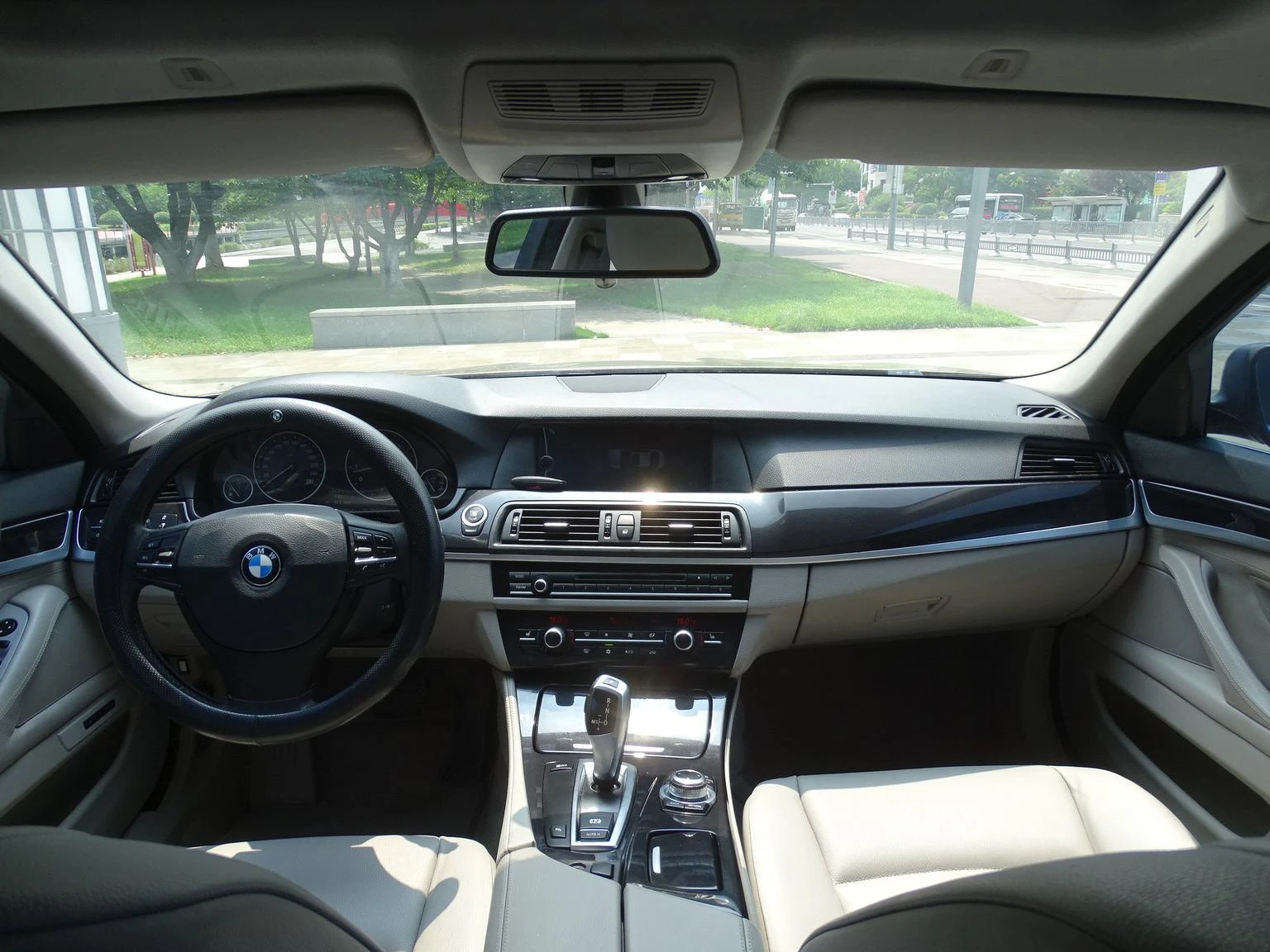 BMW 5 Series  523Li  - interior