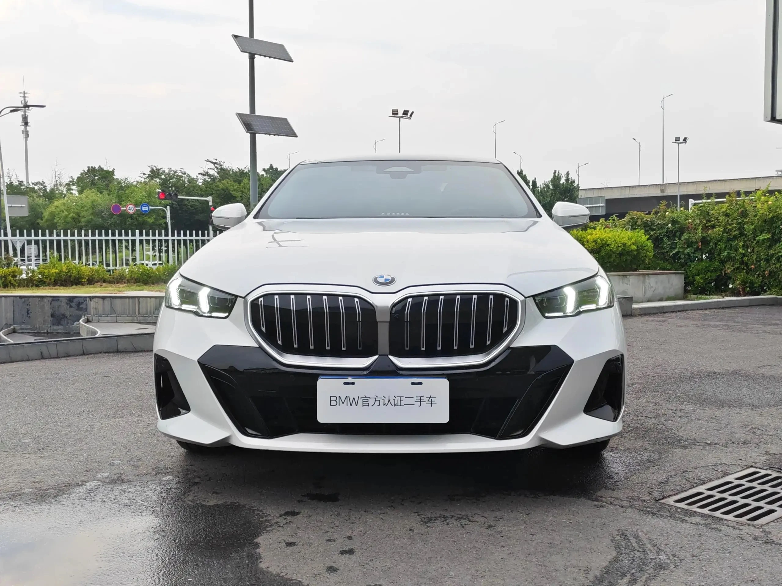 BMW 5 Series 530Li Leading Edition - exterior