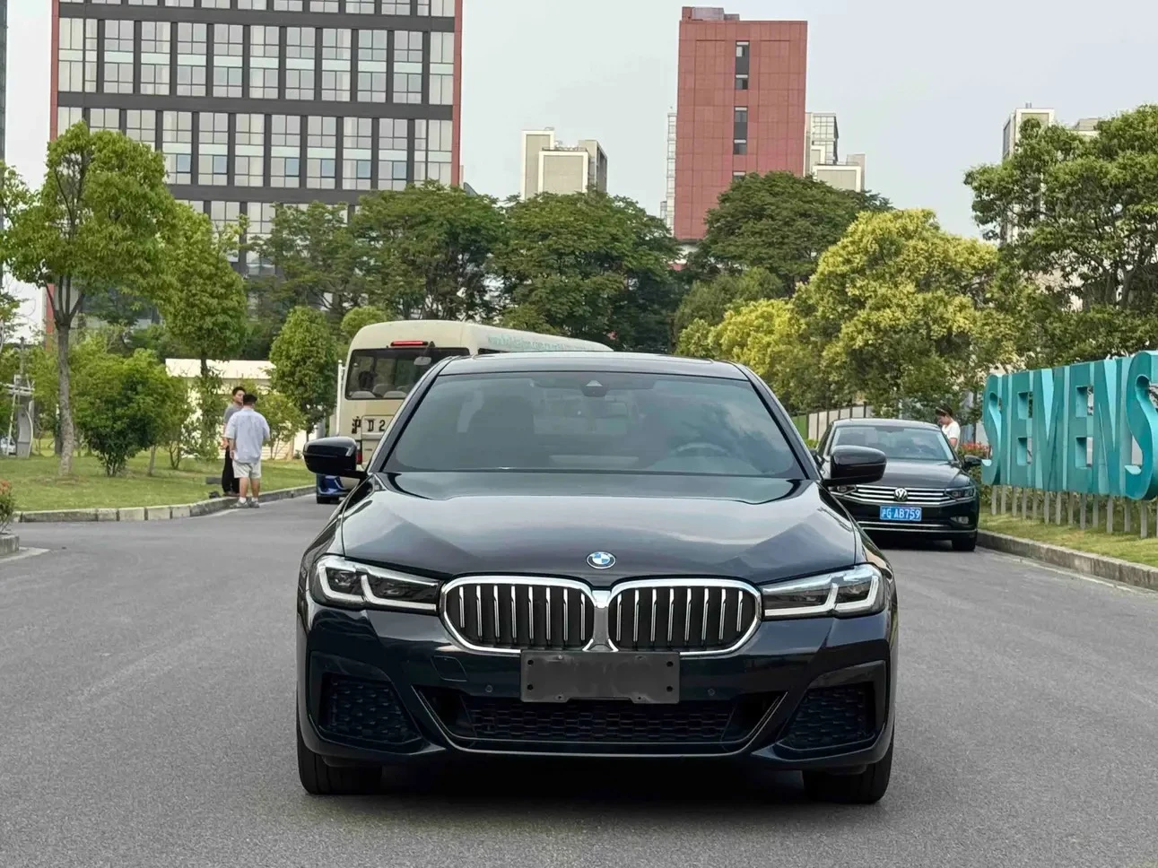 BMW 5 Series 530Li Leading Edition - exterior