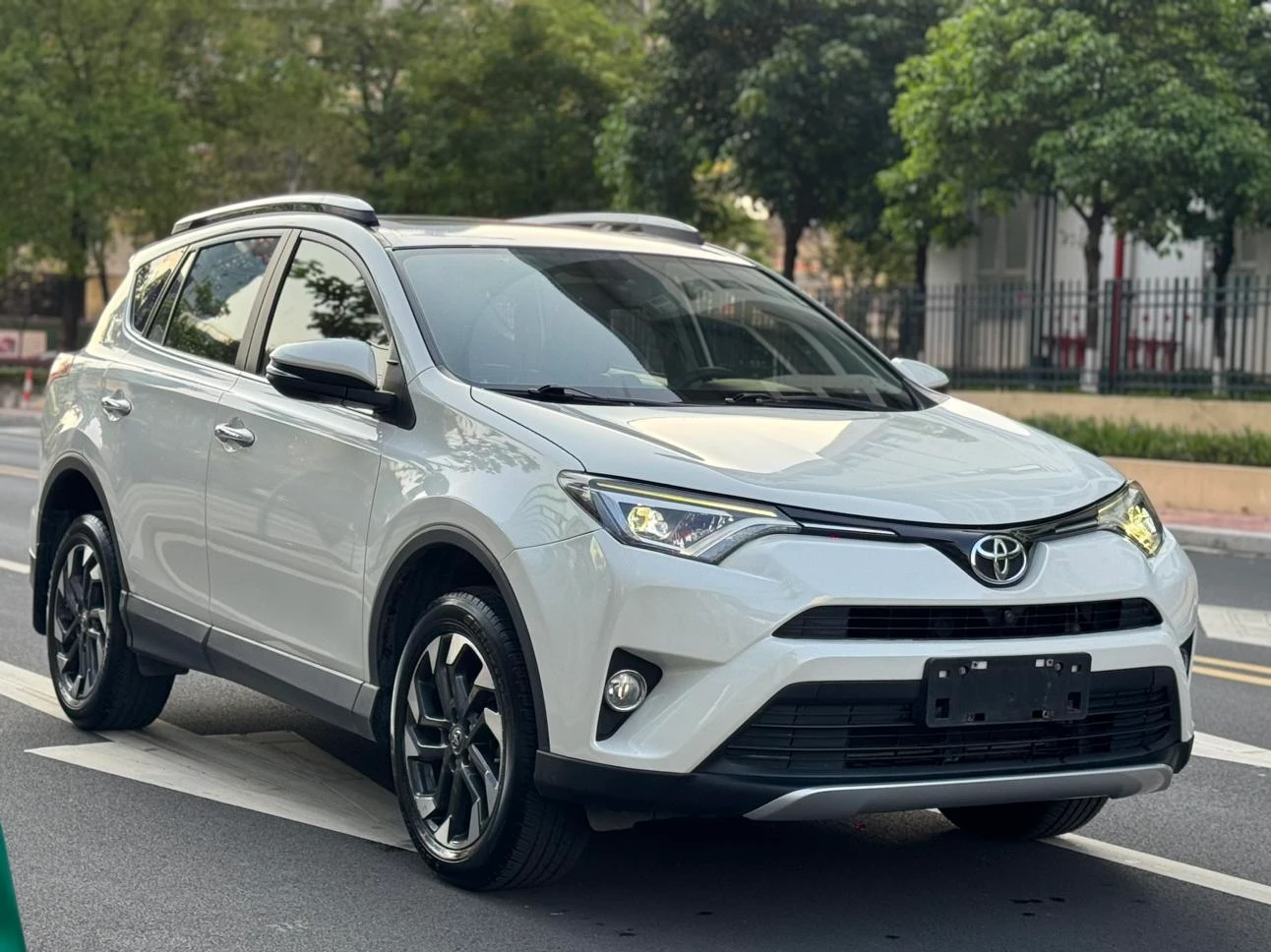 Toyota RAV4 4WD - exterior