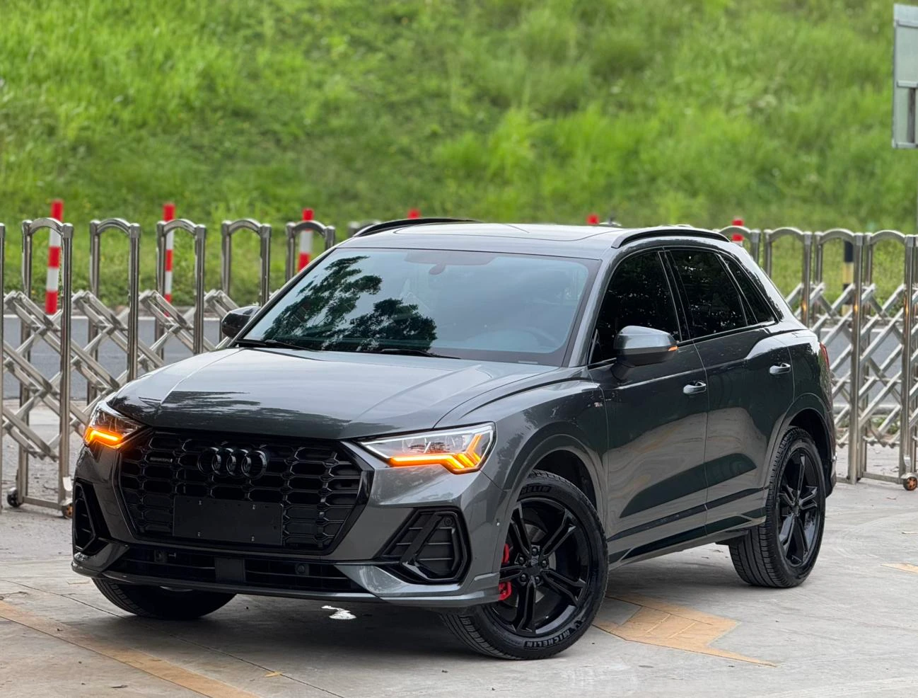 Audi Q3 45 TFSI quattro (Stylish Dynamic Trim)