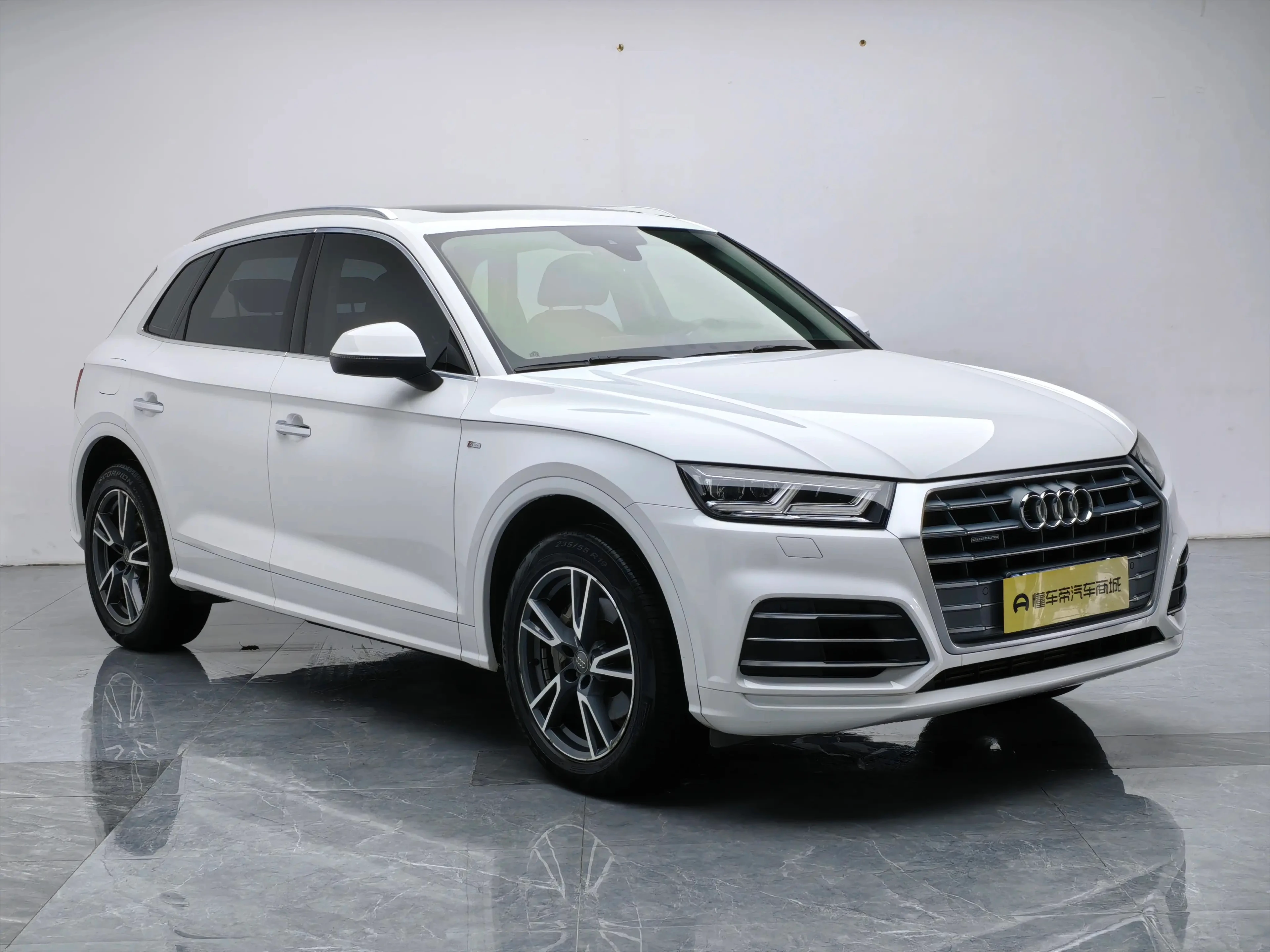Audi Q5L 40TFSI Progressive Trim - exterior