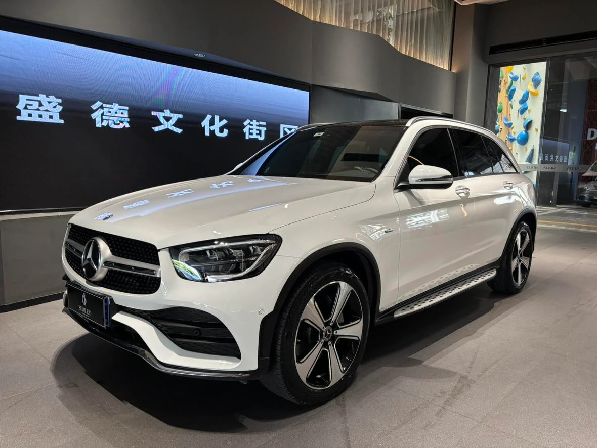 Mercedes-Benz GLC-class 300 L 4MATIC Dynamic Collector's Edition - exterior