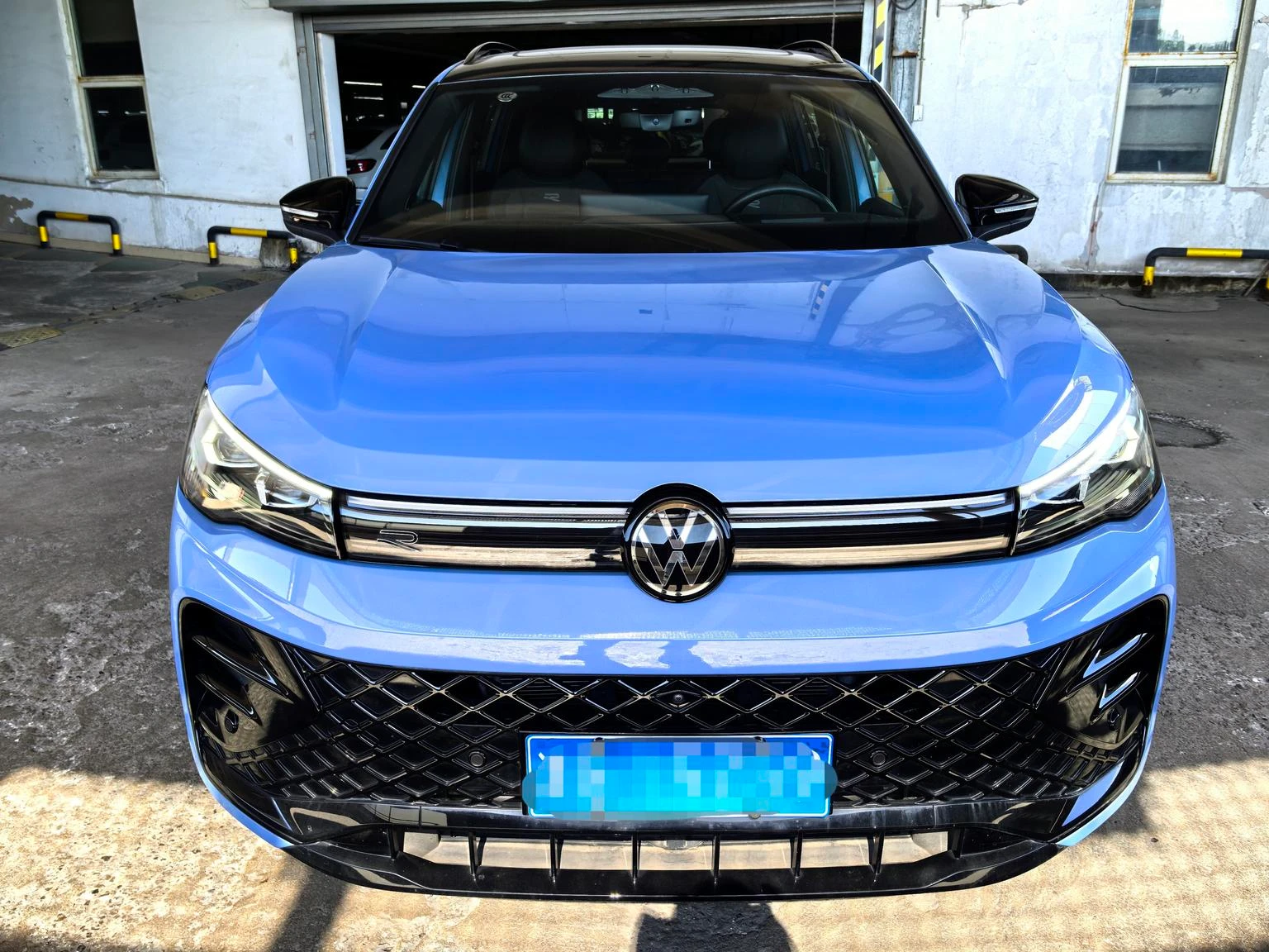 Volkswagen Tiguan L Pro 380TSI 4WD R-Line Intelligent Premium Edition - exterior