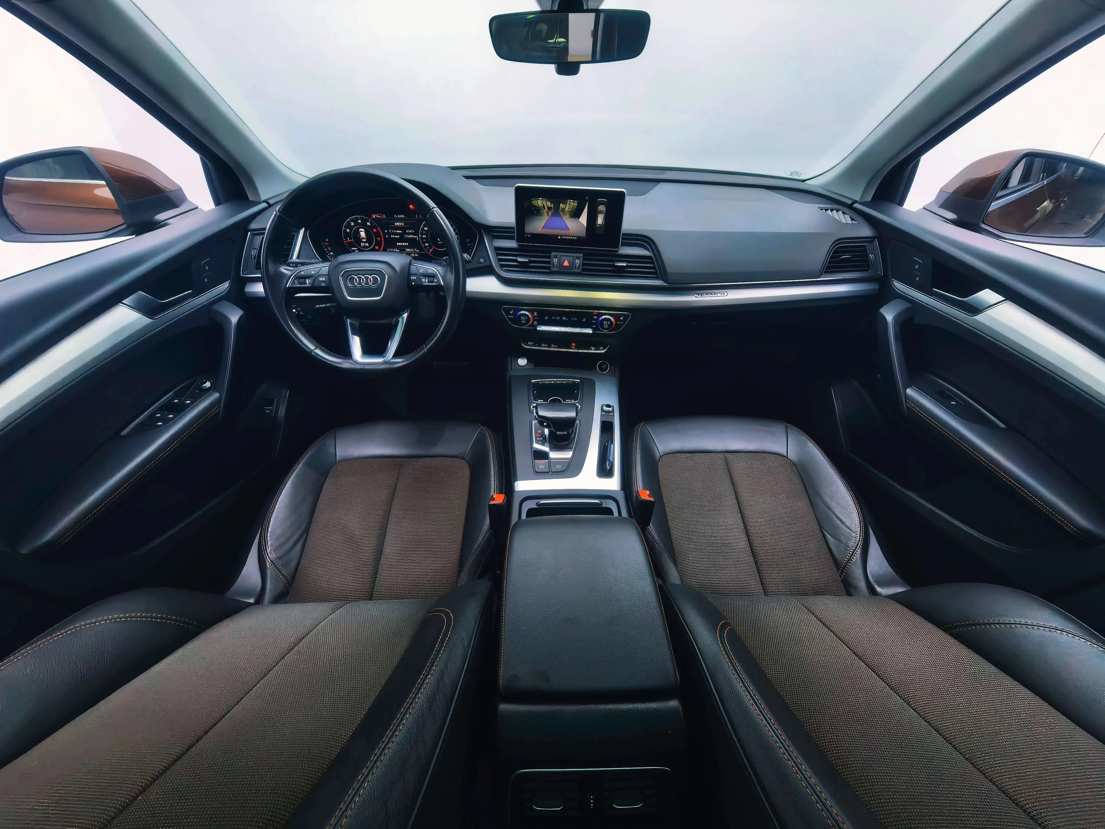 Audi Q5 - interior