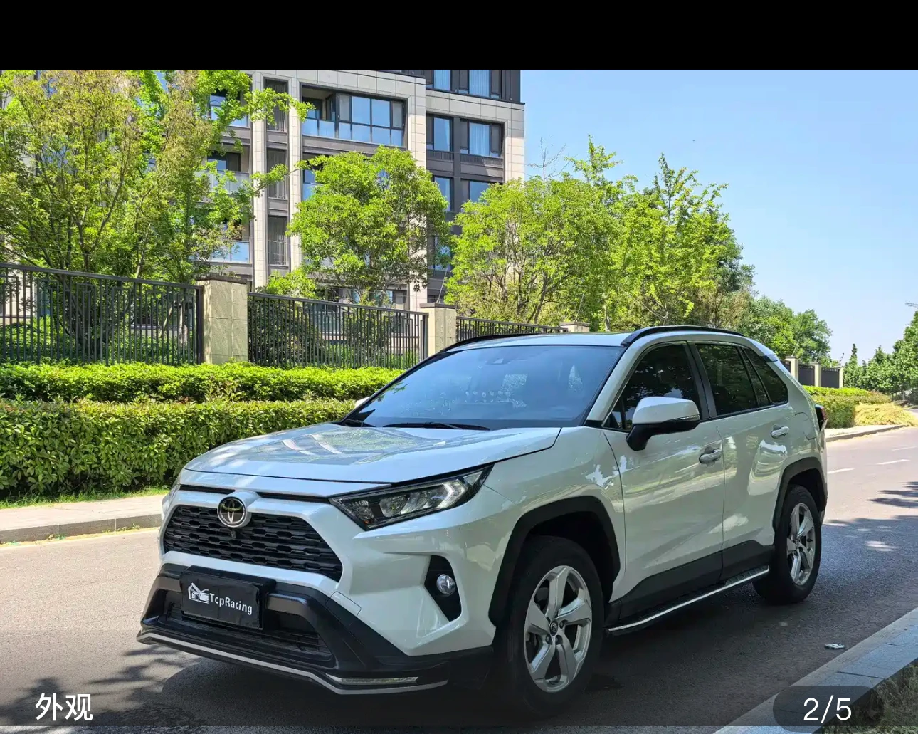 Toyota RAV4 2.0L CVT (Premium Trim) - exterior
