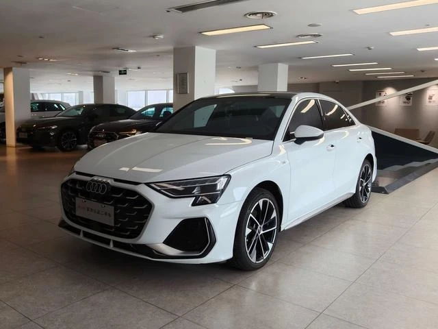 Audi A3 35 TFSI Feichi Premium Trim