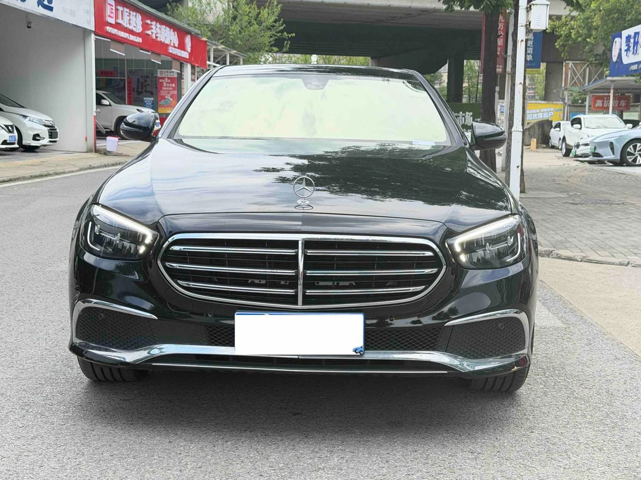 Mercedes-Benz E-Class  260 L Sedan