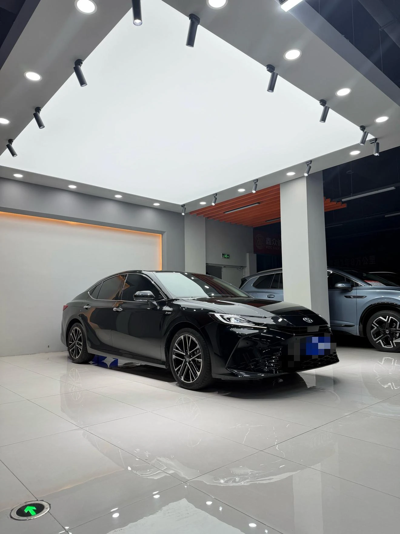 Toyota Camry Hybrid 2.0HE Elite Edition - exterior