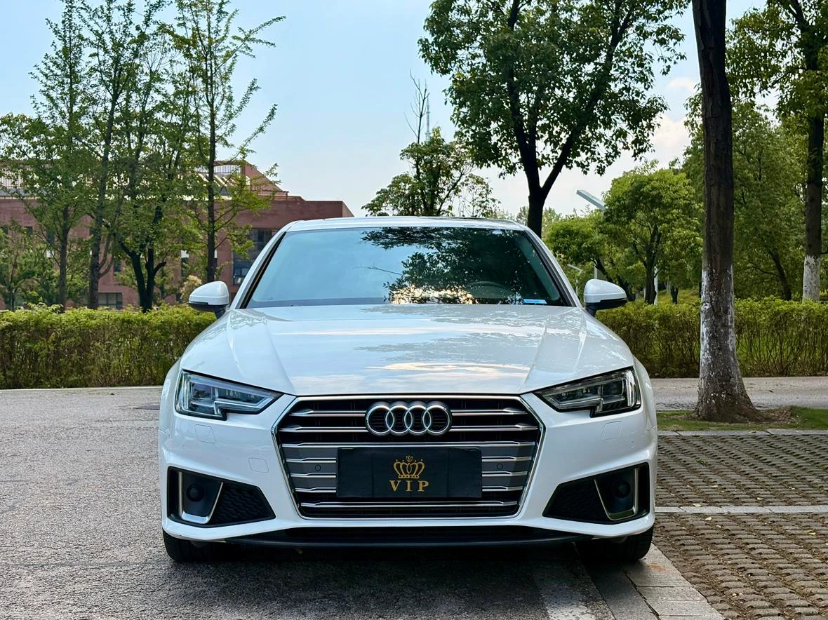 Audi A4L 40 TFSI Fashion