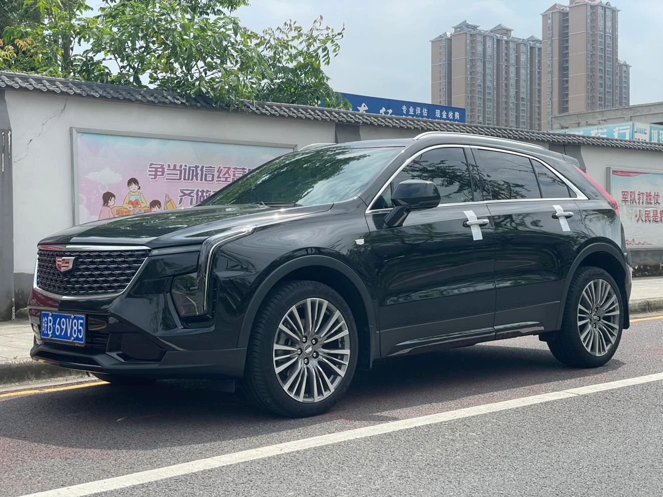 Cadillac XT4 28T Front-Wheel Drive Premium