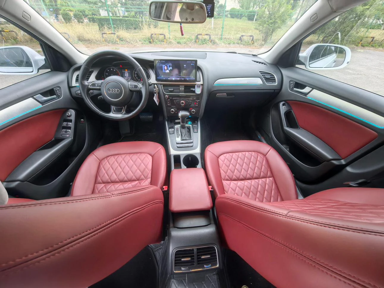 Audi A4L - interior