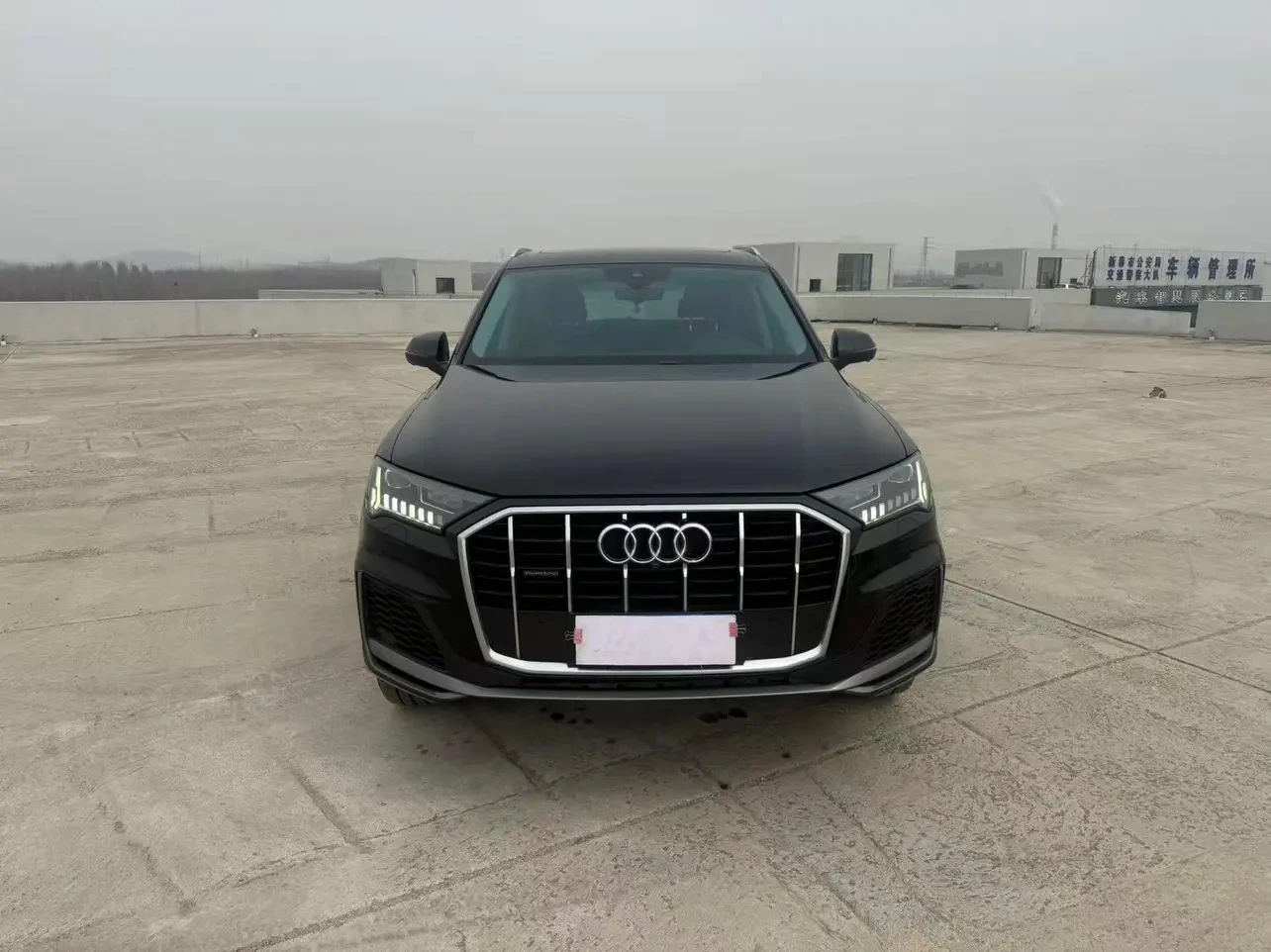 Audi Q7 55 TFSI Sport Trim - exterior